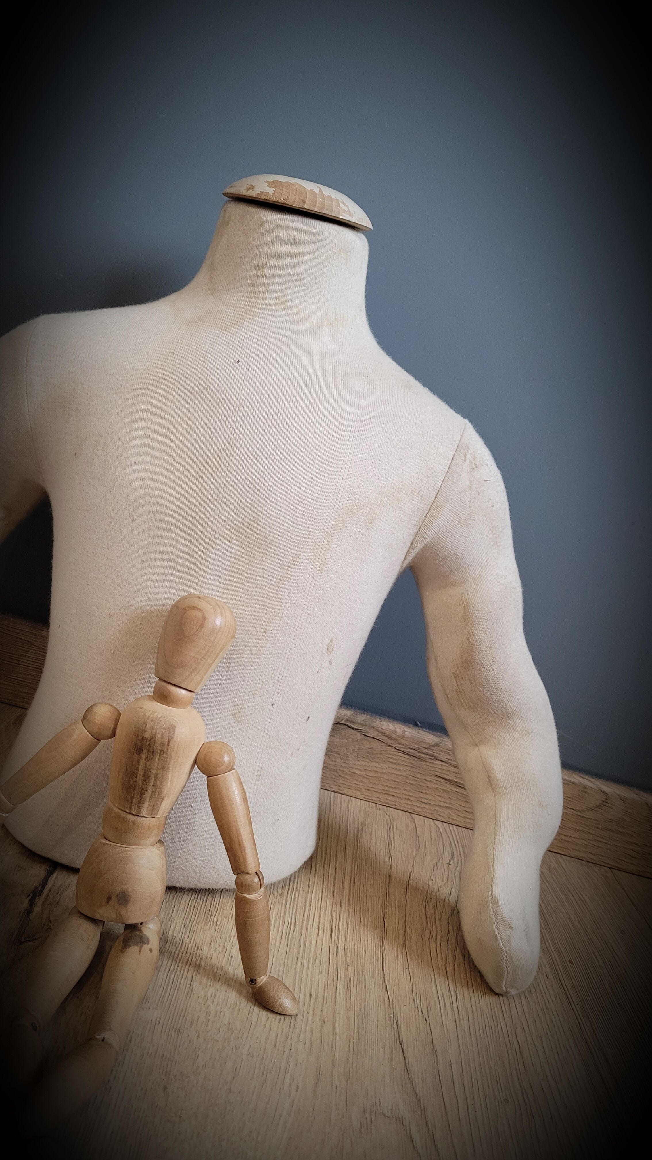 Mannequin wood fabric