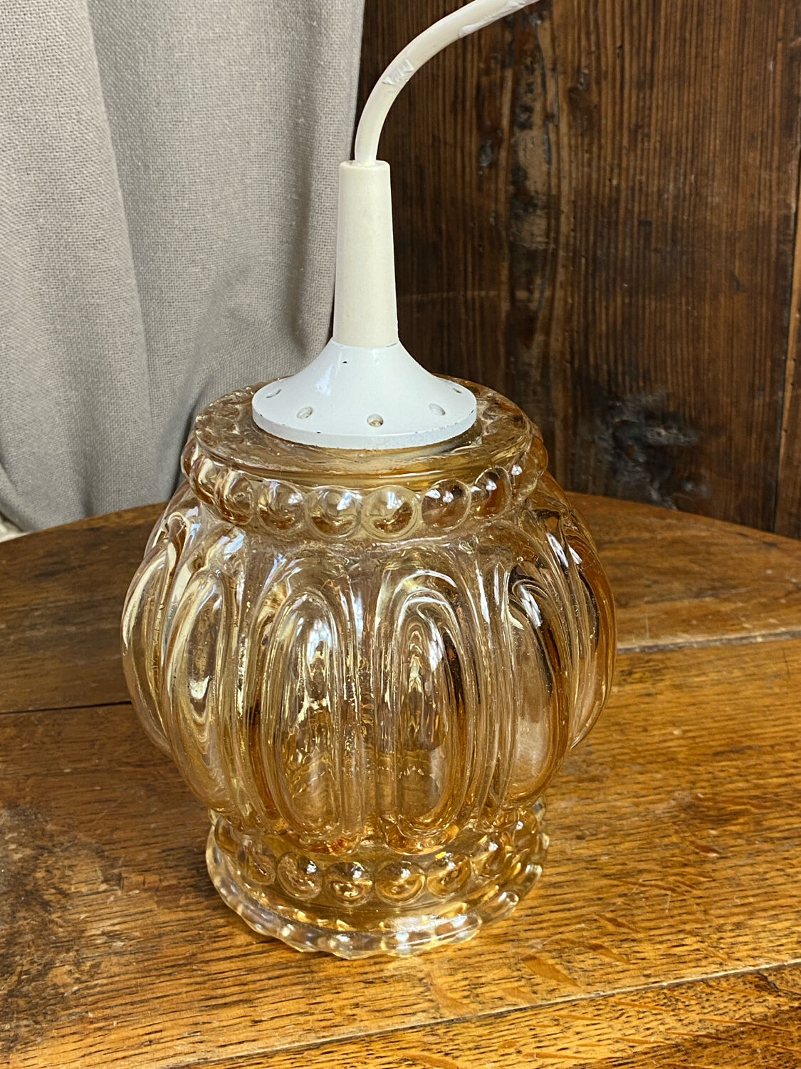Suspension, baladeuse rétro en verre ambré