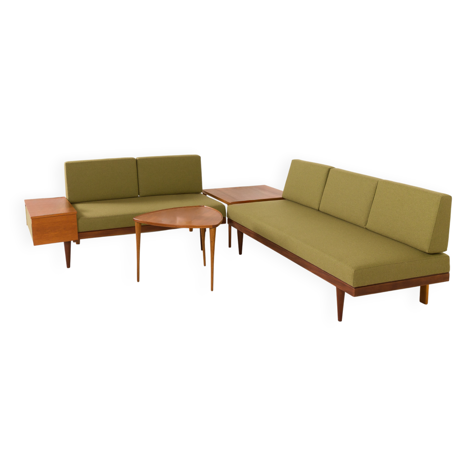 2 canapés et une table d'appoint par Igmar Relling, Norvège