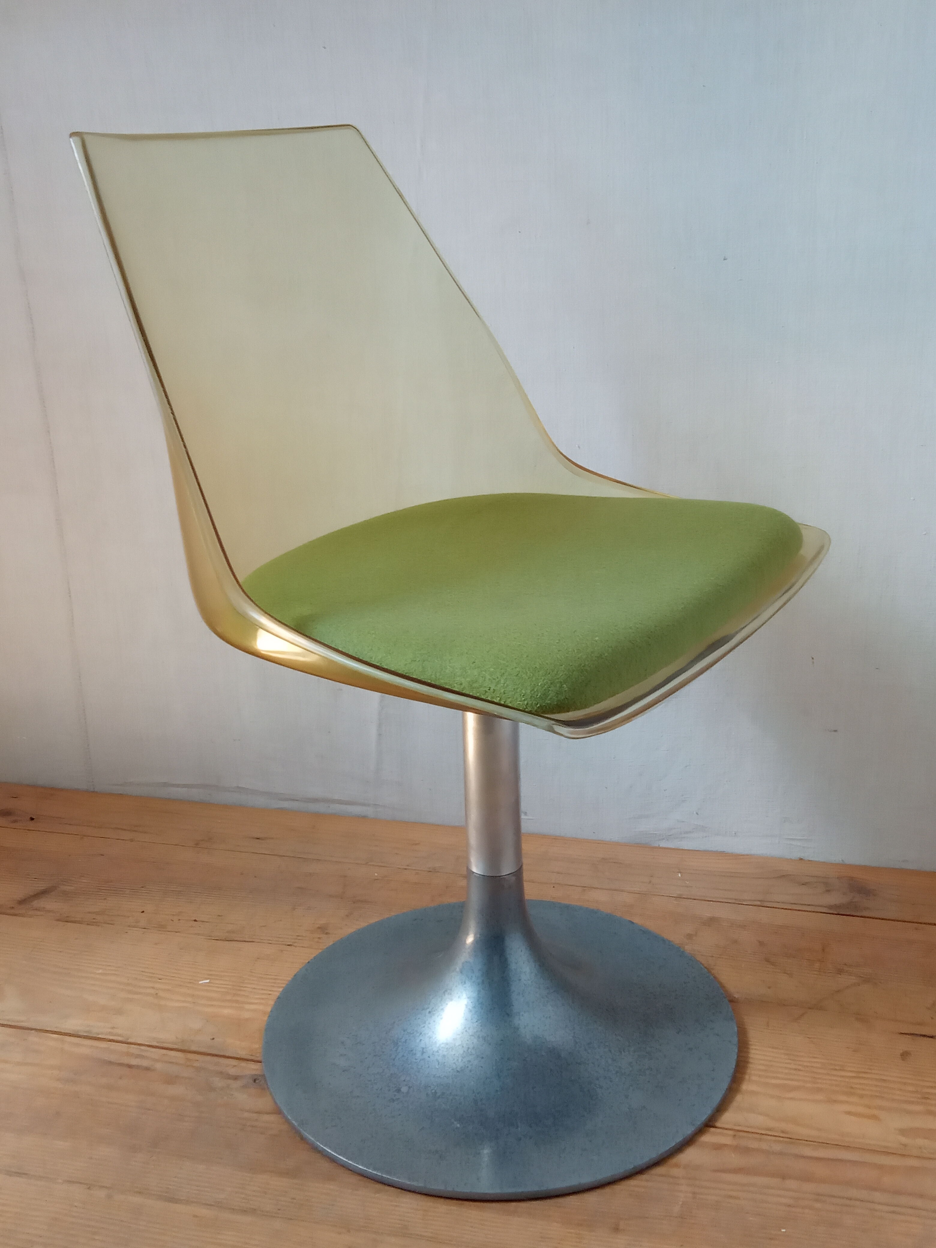 1970 swivel tulip foot chair