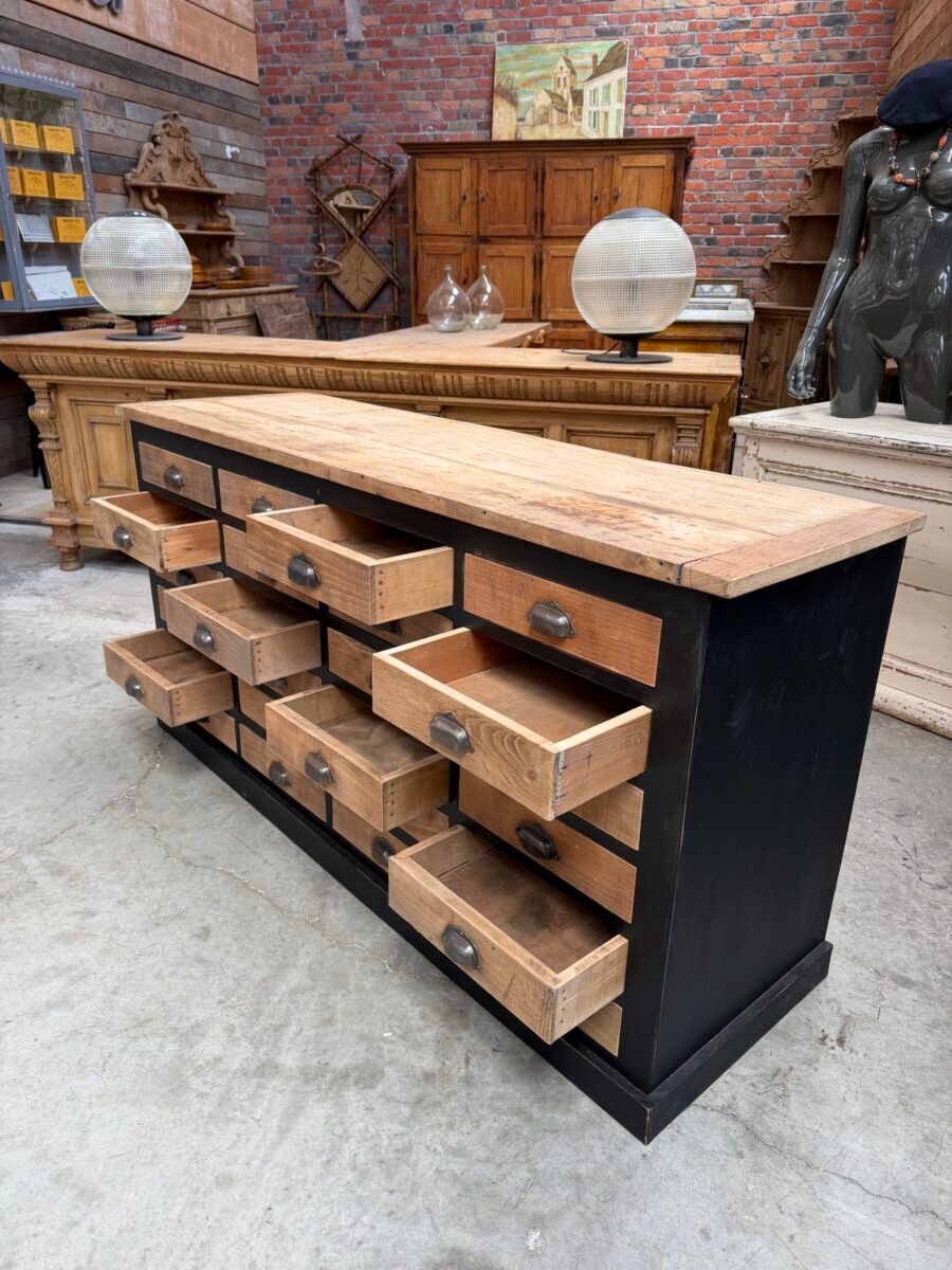 Workshop furniture with 24 drawers from the early 20th century.