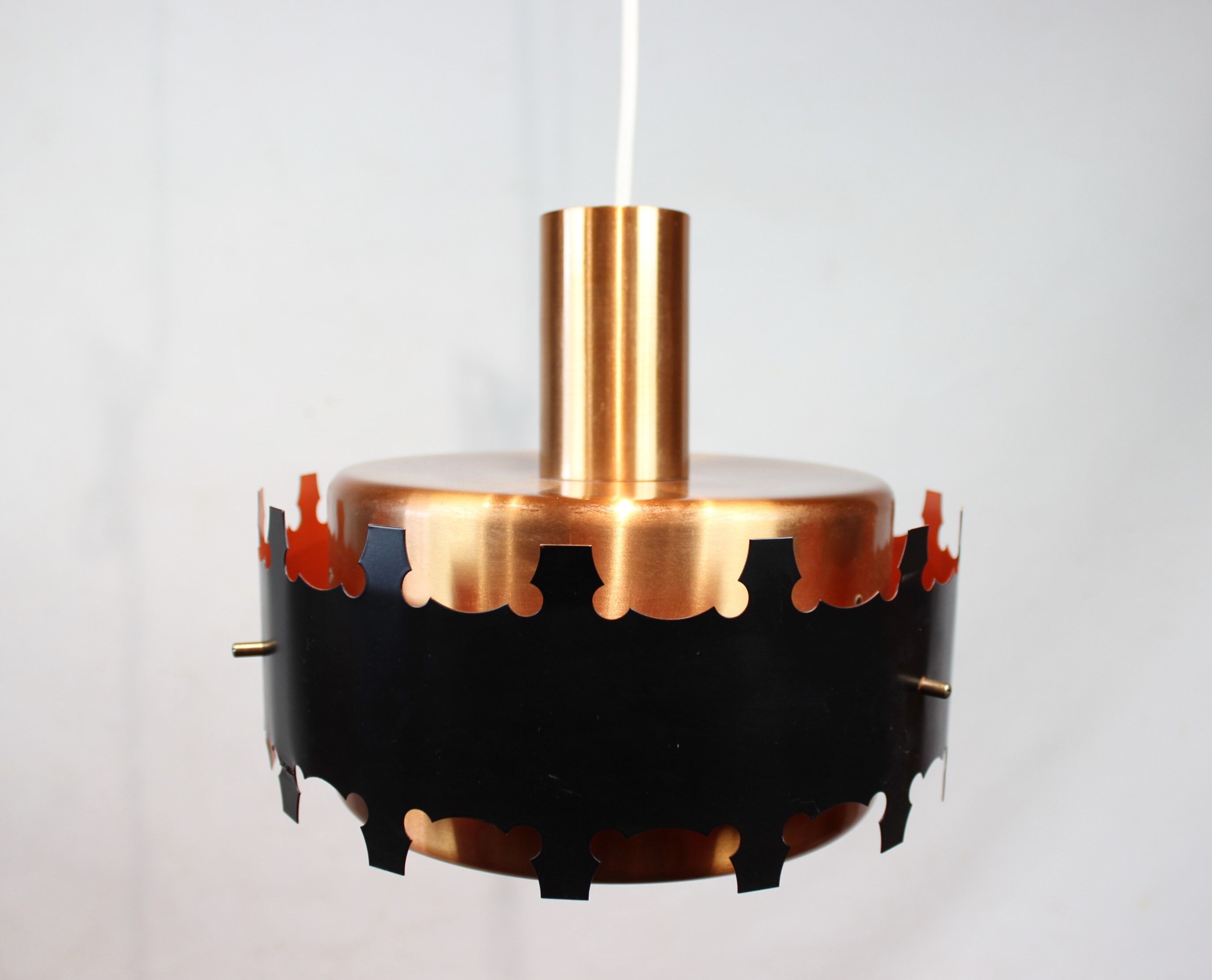 Paire de suspensions en cuivre et métal noir de conception danoise des années 1970