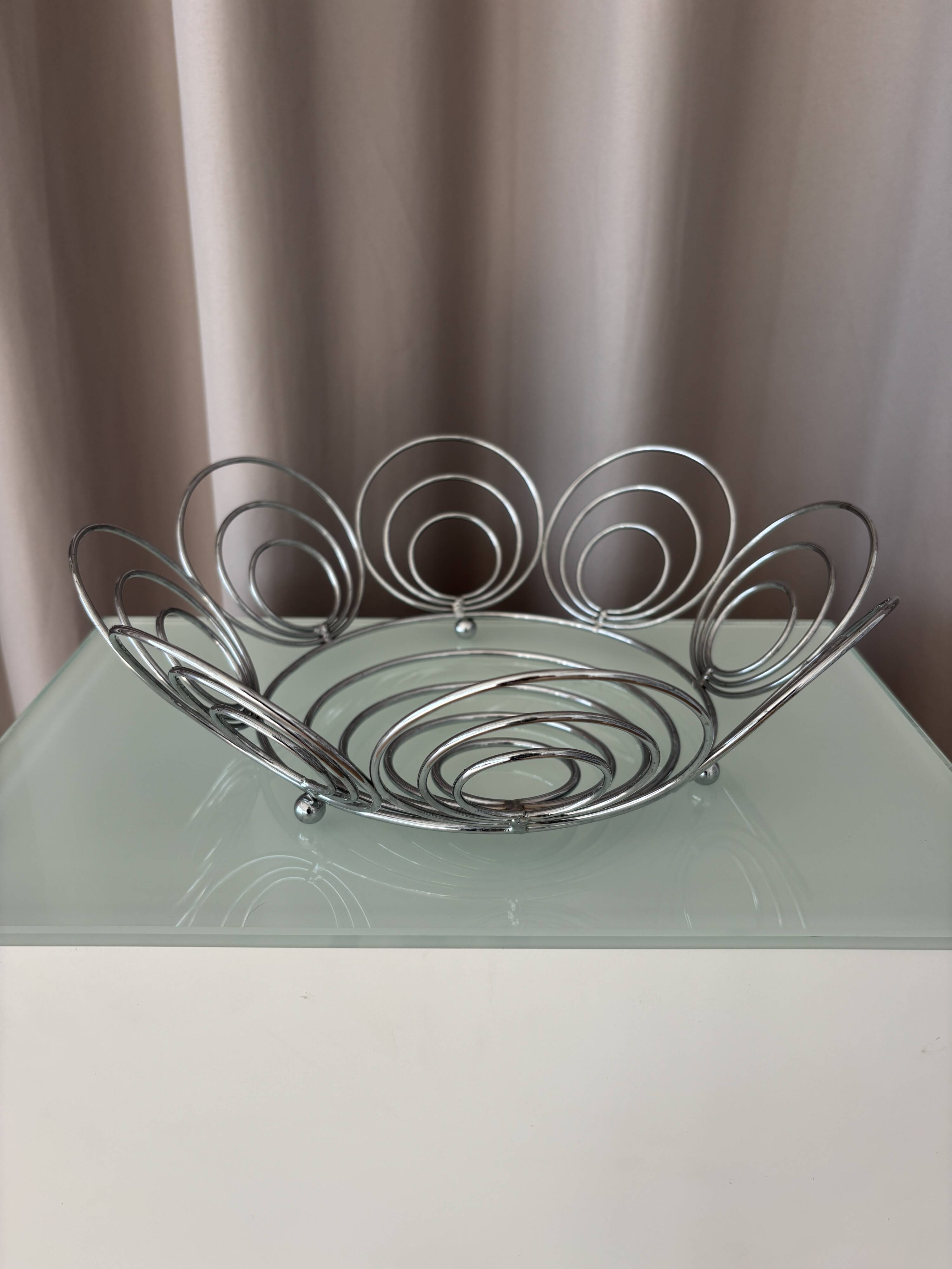 Vintage Y2K Chrome Spiral Fruit Basket – Space Age Wire Bowl