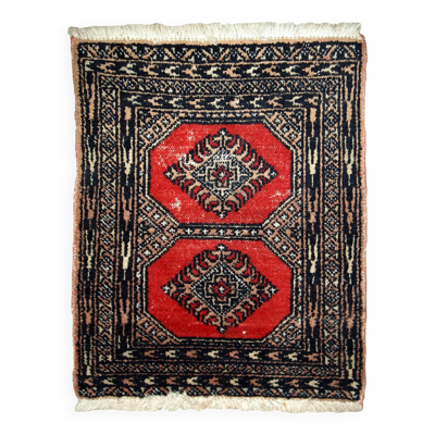Tapis vintage fait main Lahore en laine rouge (45cm x 58cm) – Années 1970