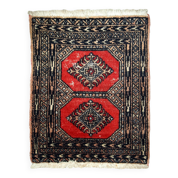 Tapis vintage fait main Lahore en laine rouge (45cm x 58cm) – Années 1970