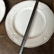 6 porcelain plates Art Nouveau period White and gold border - Diameter 23 cm