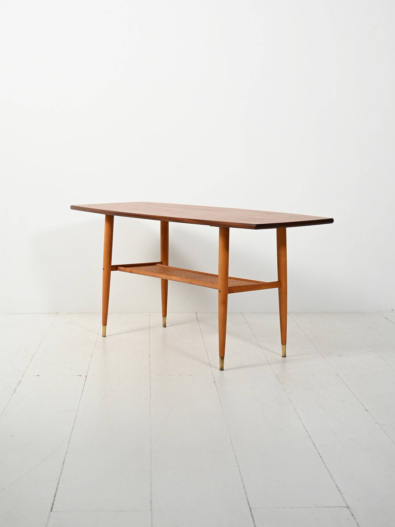 Coffee table in teak with boat shape