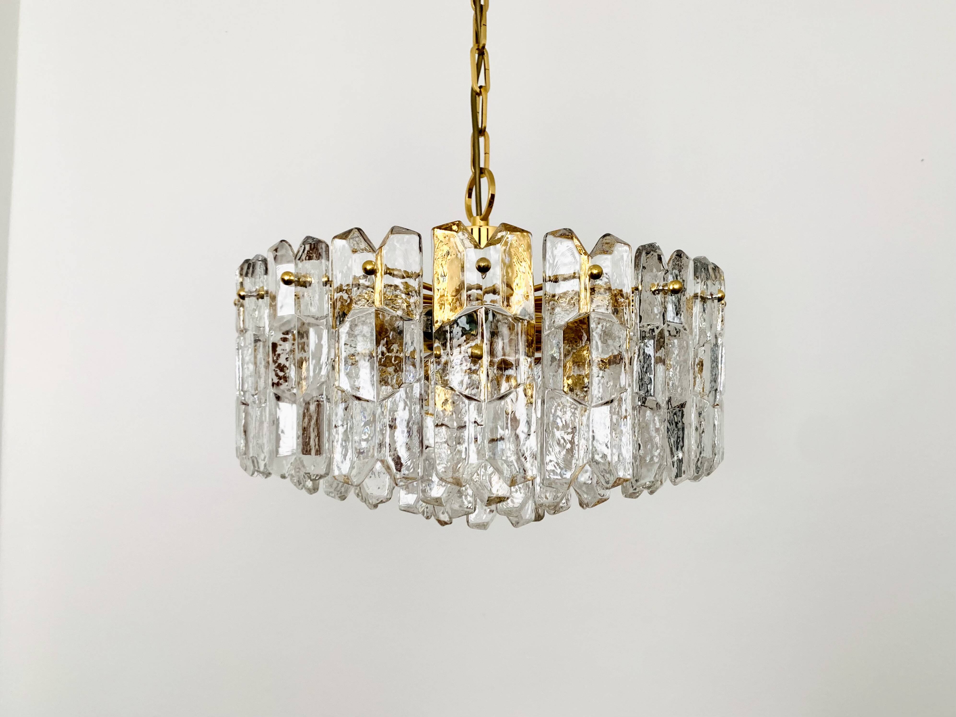 Grand lustre en verre glacé de style Palazzo autrichien par J.T. Kalmar