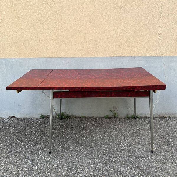 Table en formica rouge