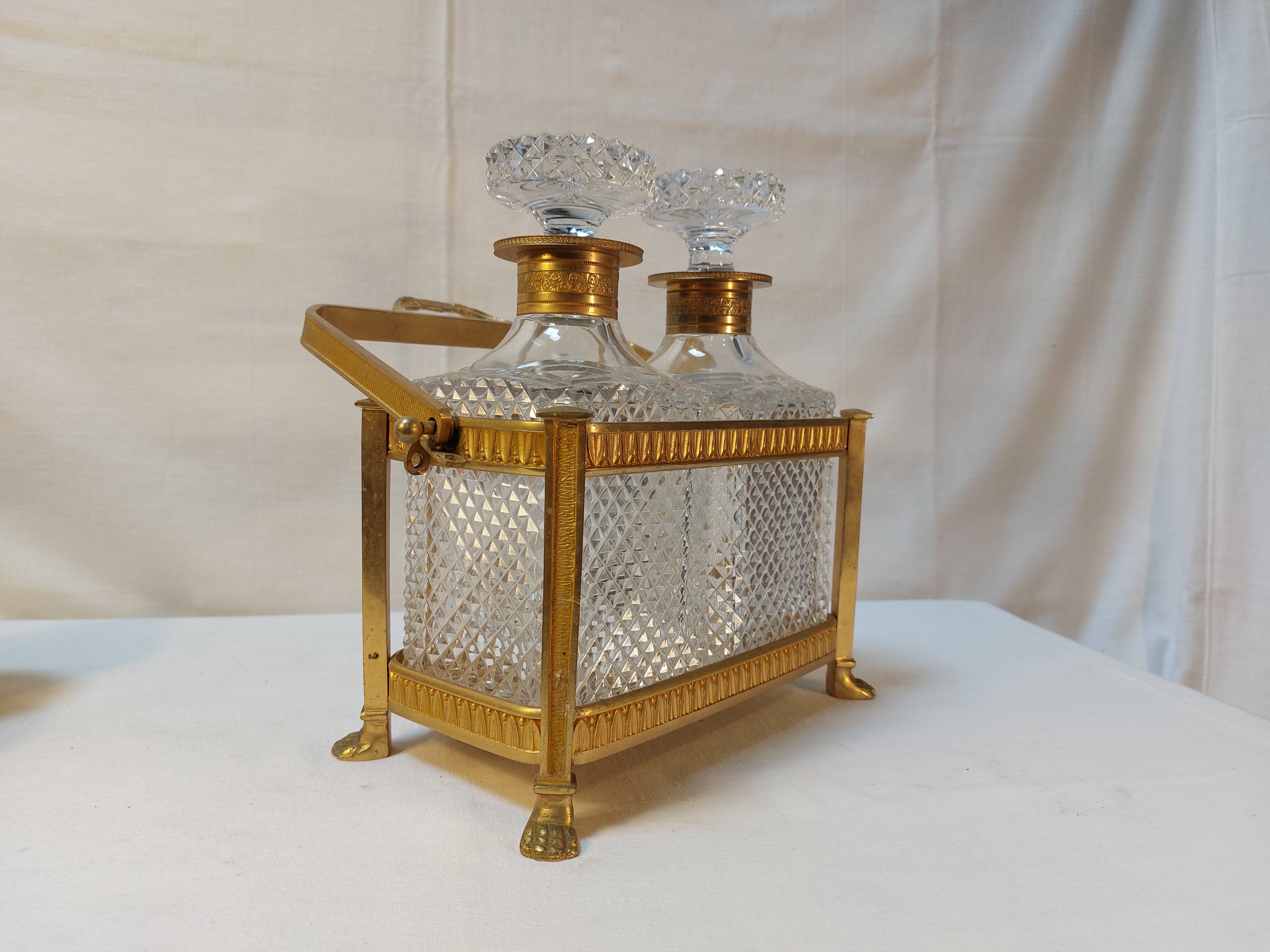 Whiskey cellar called "Tantalus" - Servant of 2 cut crystal carafes