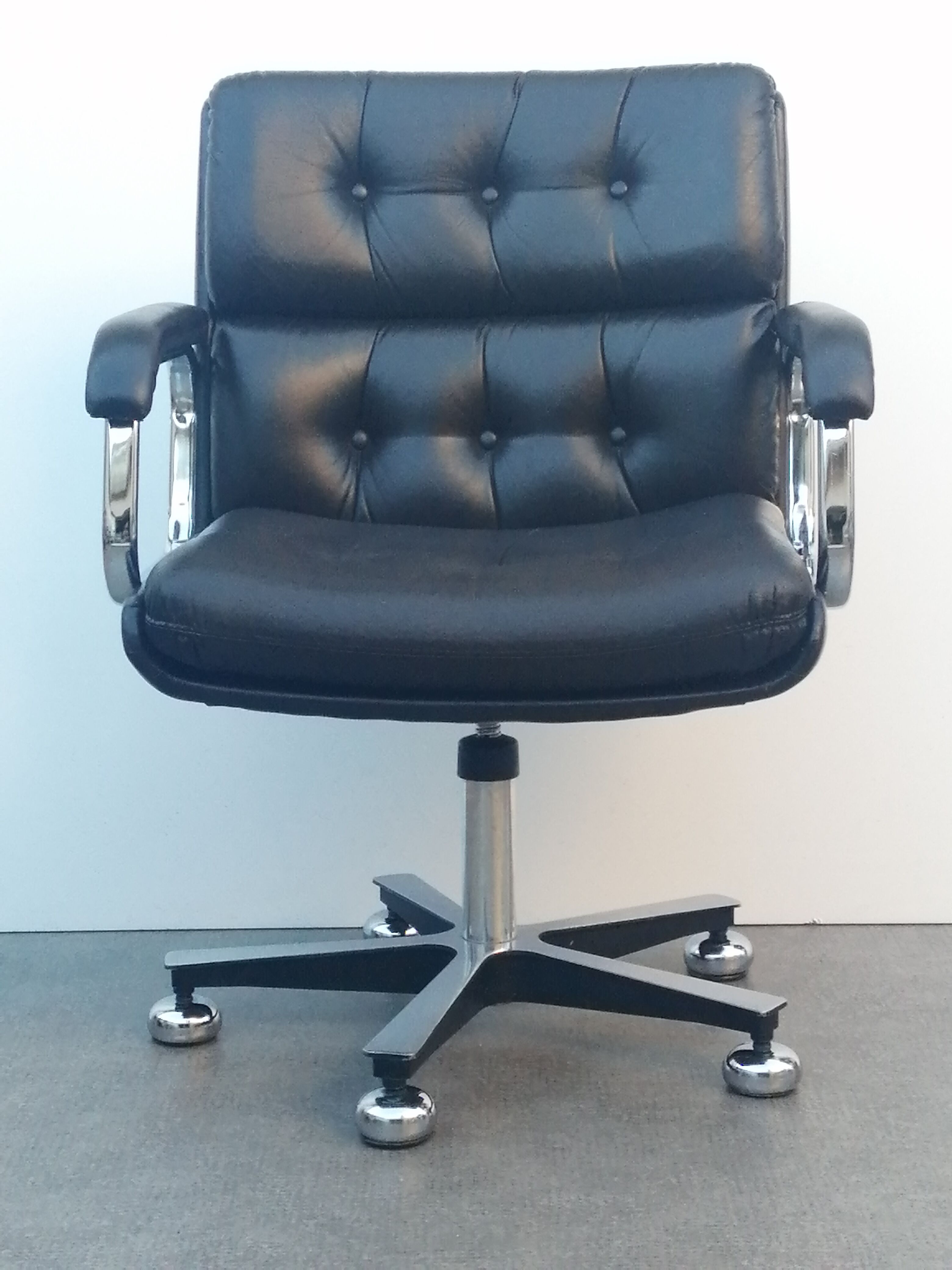 Pretty vintage Italian office armchair 1980