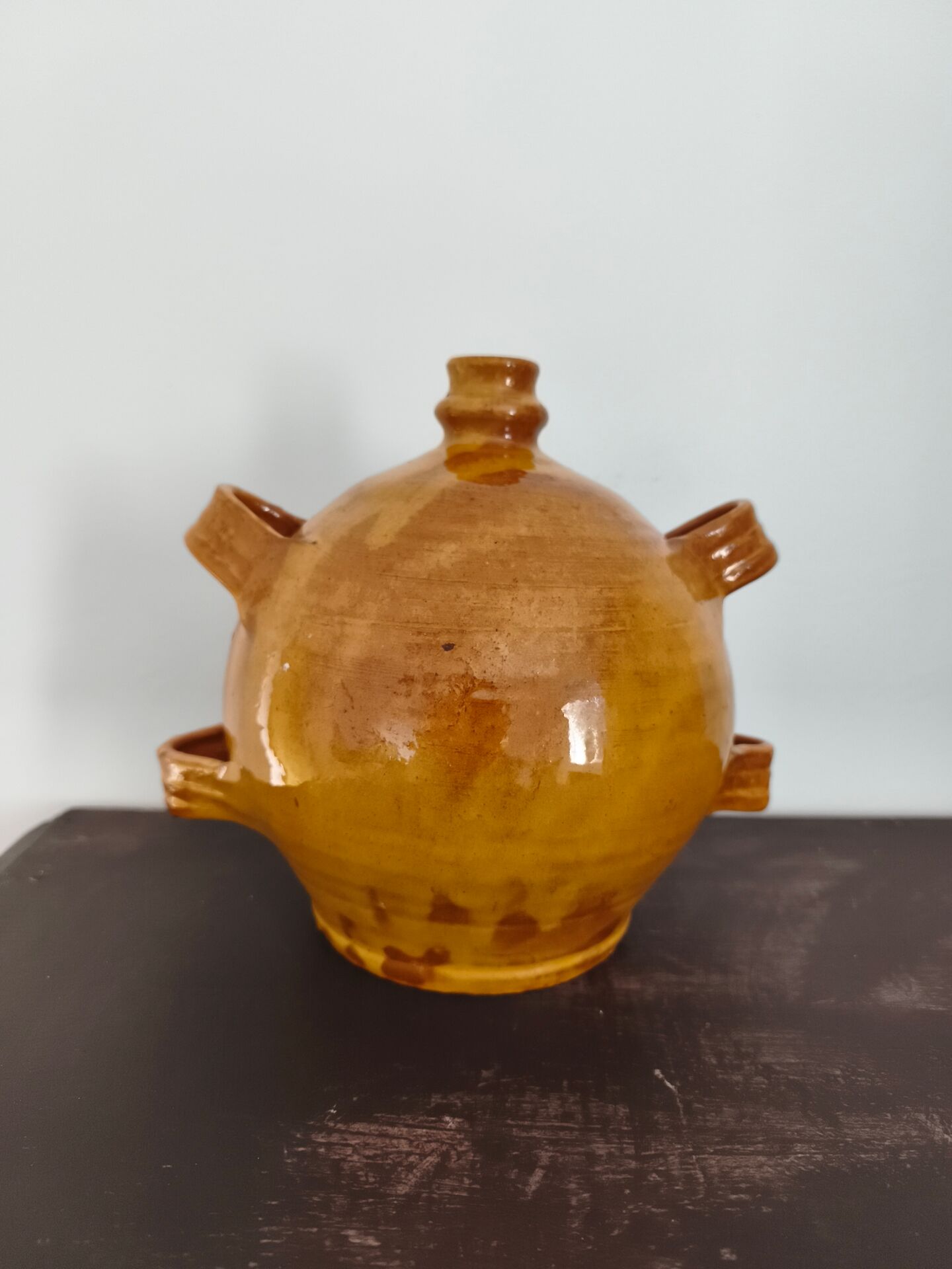 Yellow Provençal jar in terracotta.