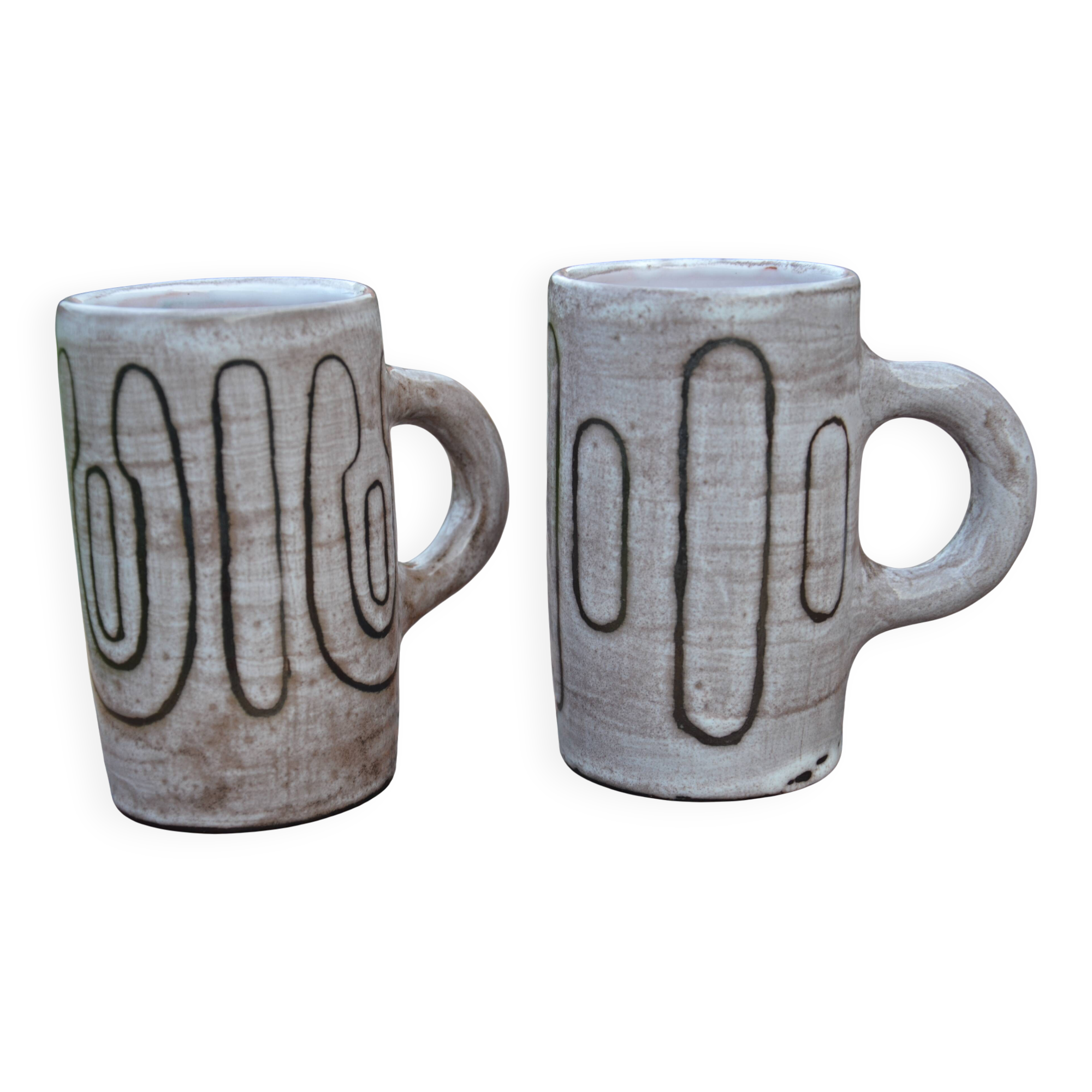 2 ceramic mugs signed db