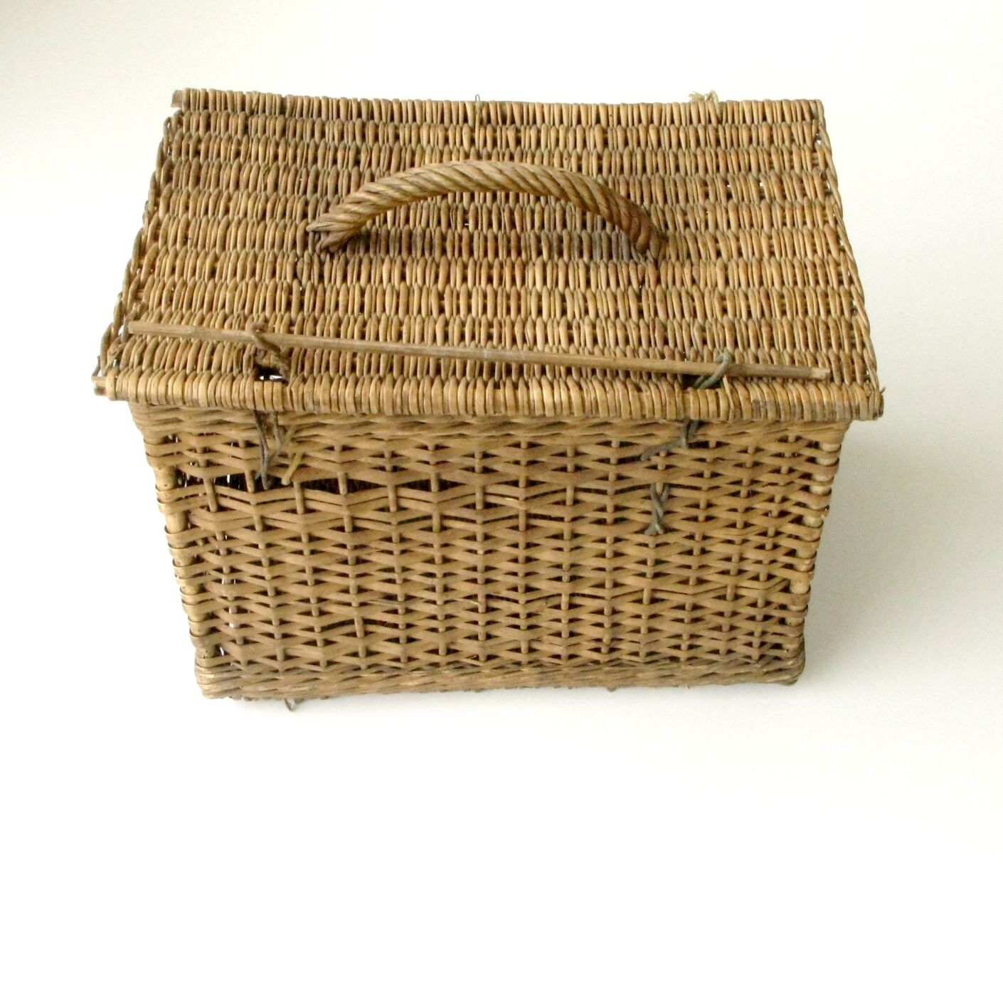 Old wicker suitcase basket with lid - Bicycle luggage rack
