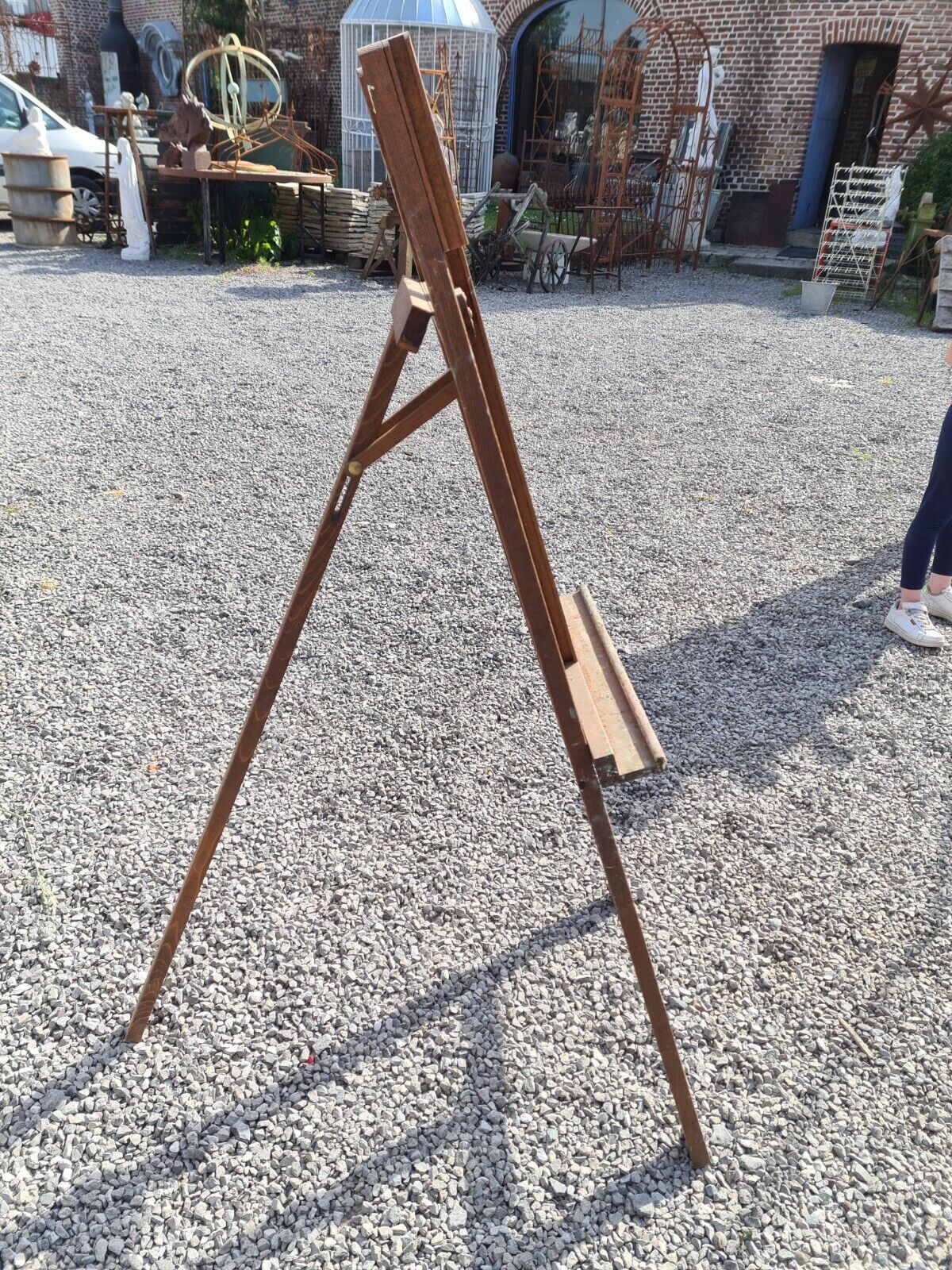 Wooden painter's easel