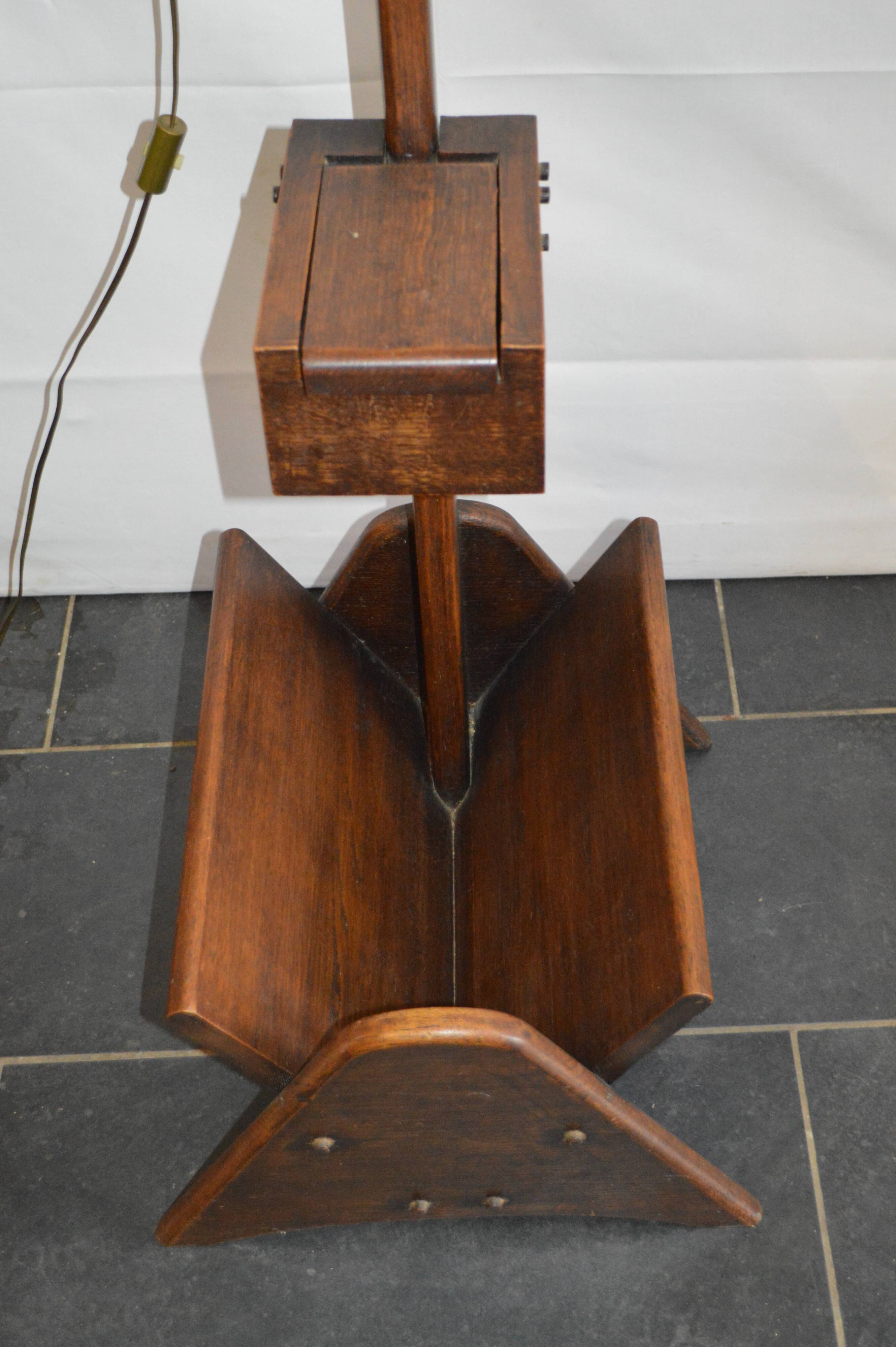 Guillerme & Chambron oak lamppost