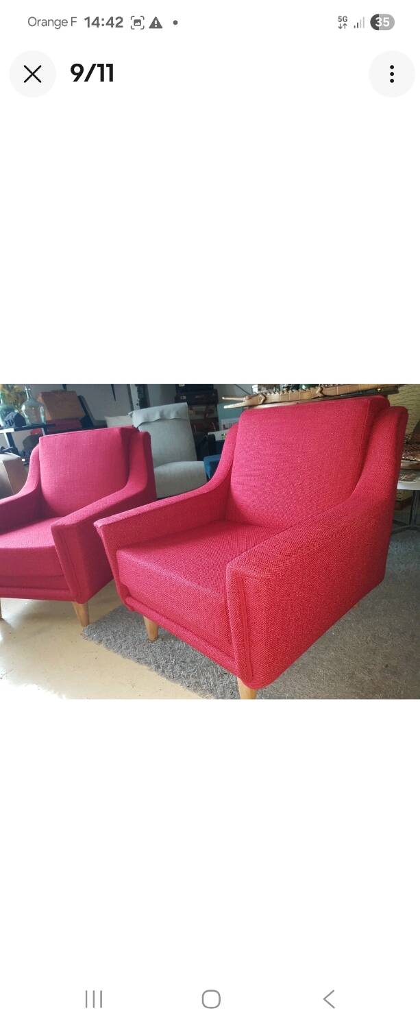 Vintage armchairs refurbished to new by Ramos Zanussi.