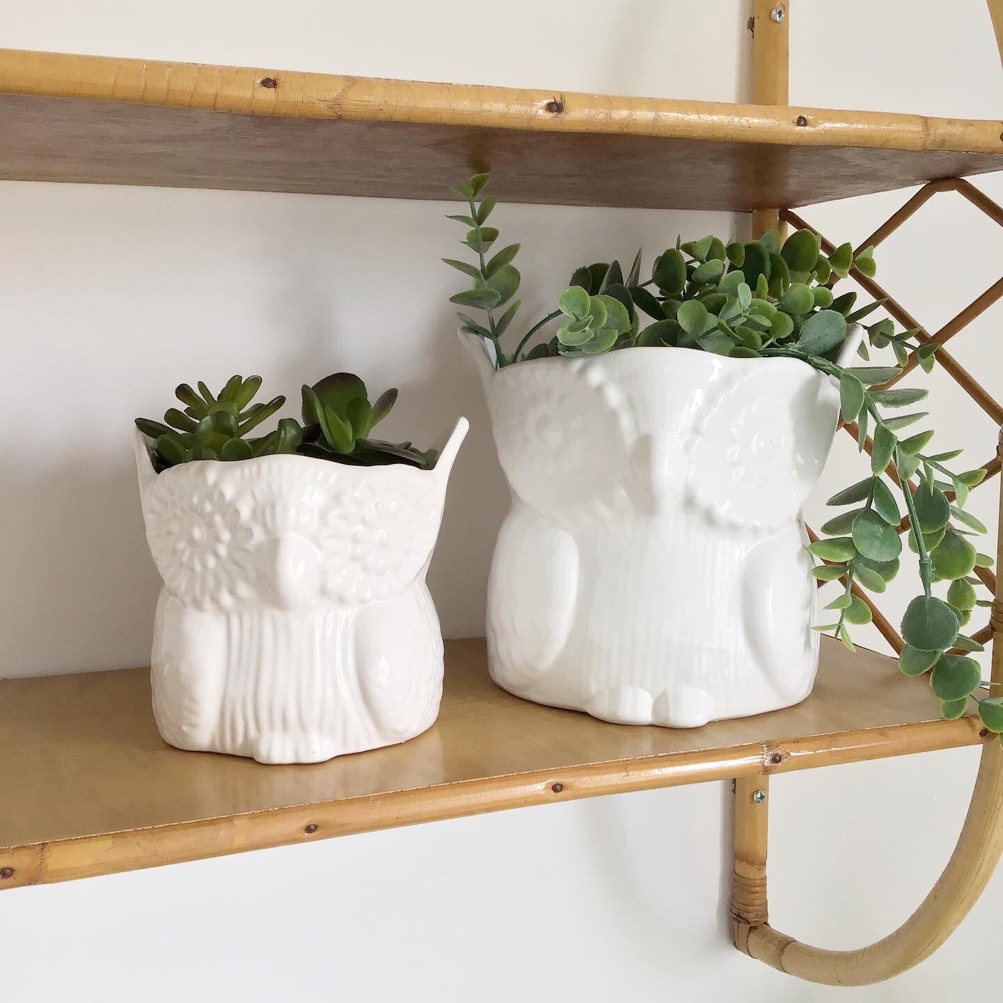 Set of 2 cache white owl pots in vintage ceramic