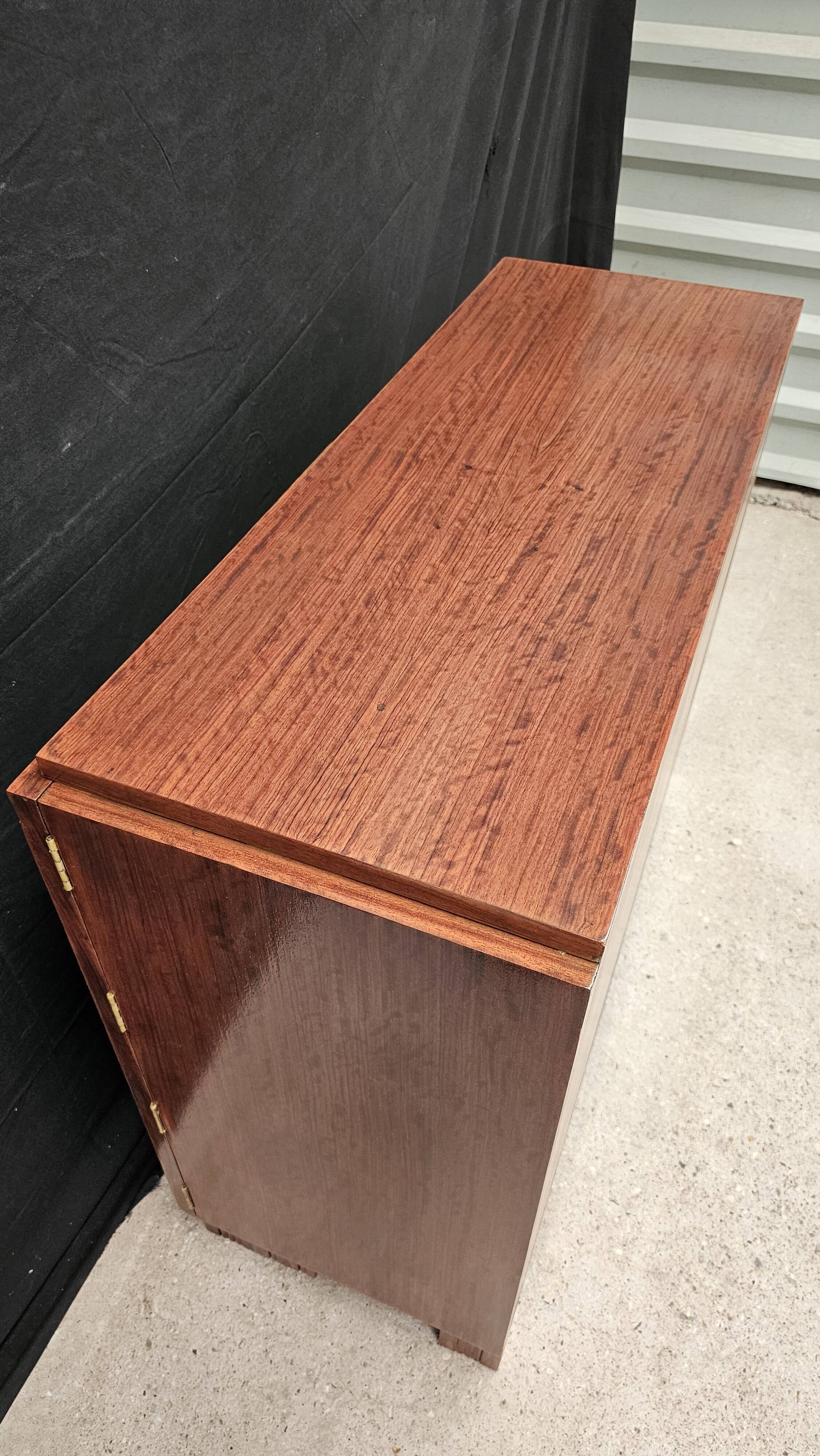Art Deco buffet by Saddier & Fils in solid rosewood and veneer.