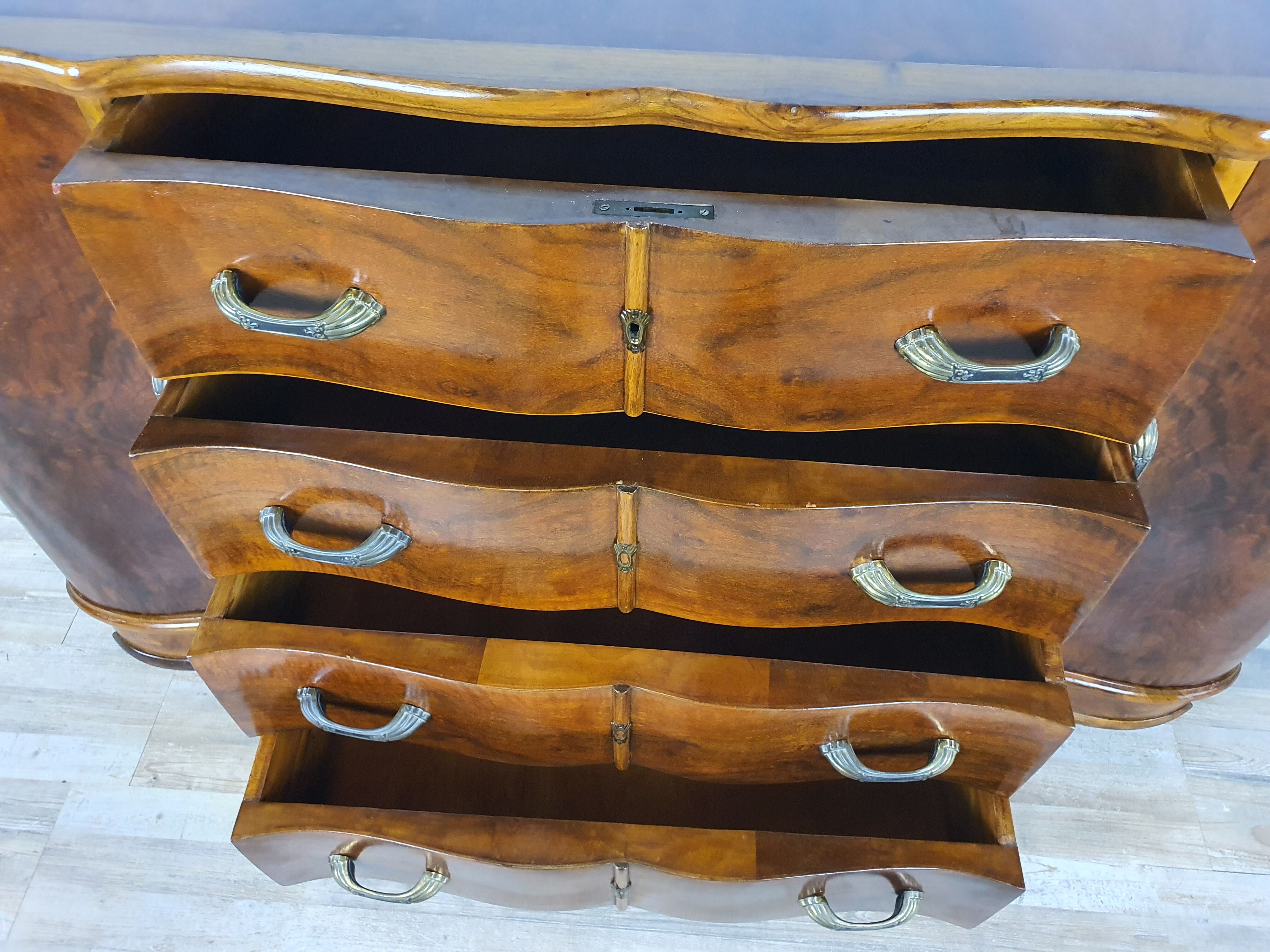 Art Decò Sideboard in Walnut