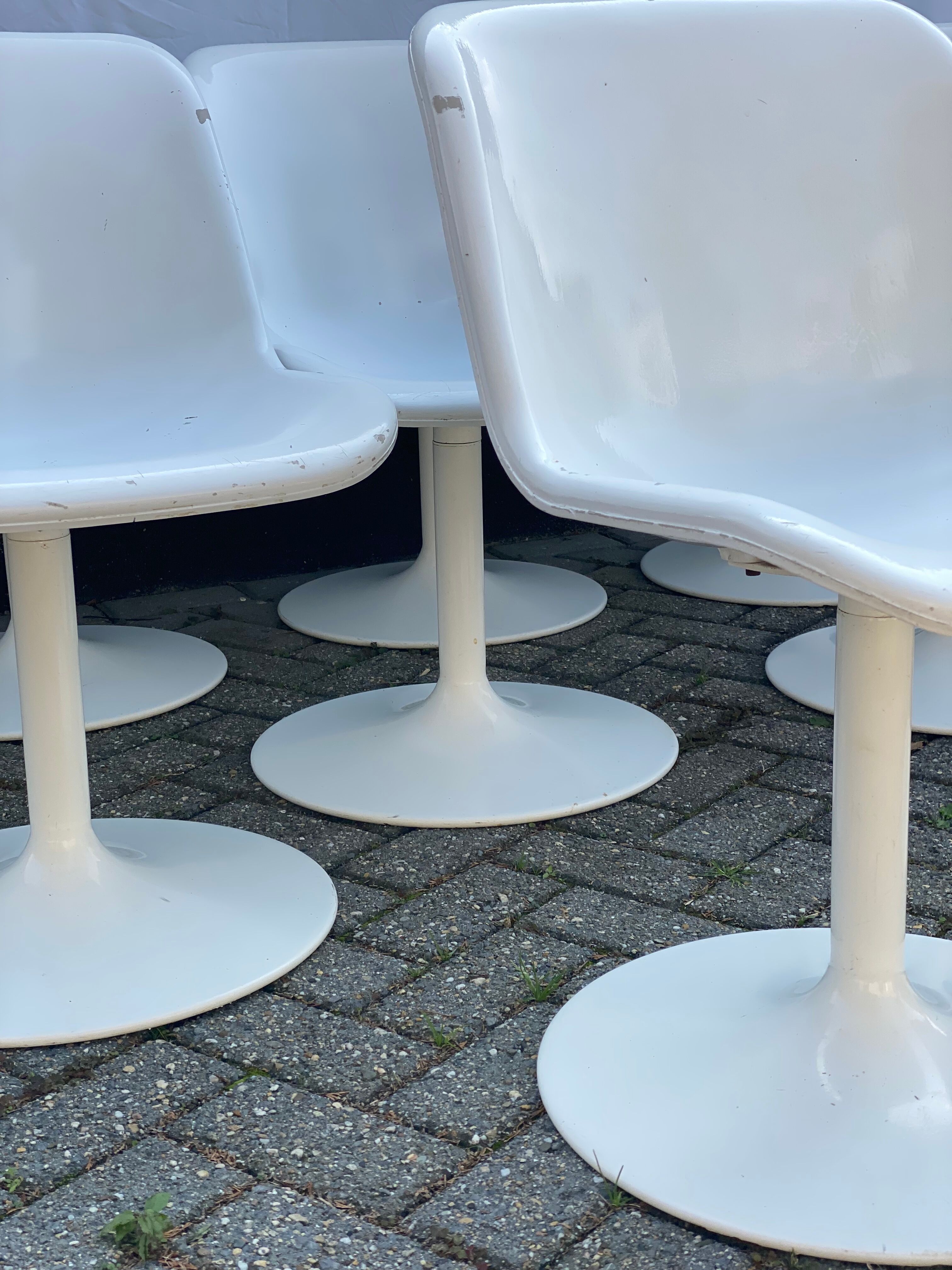 8 vintage Artifort tulip chairs