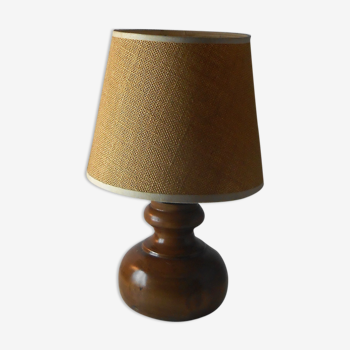 Foot carved wooden table lamp