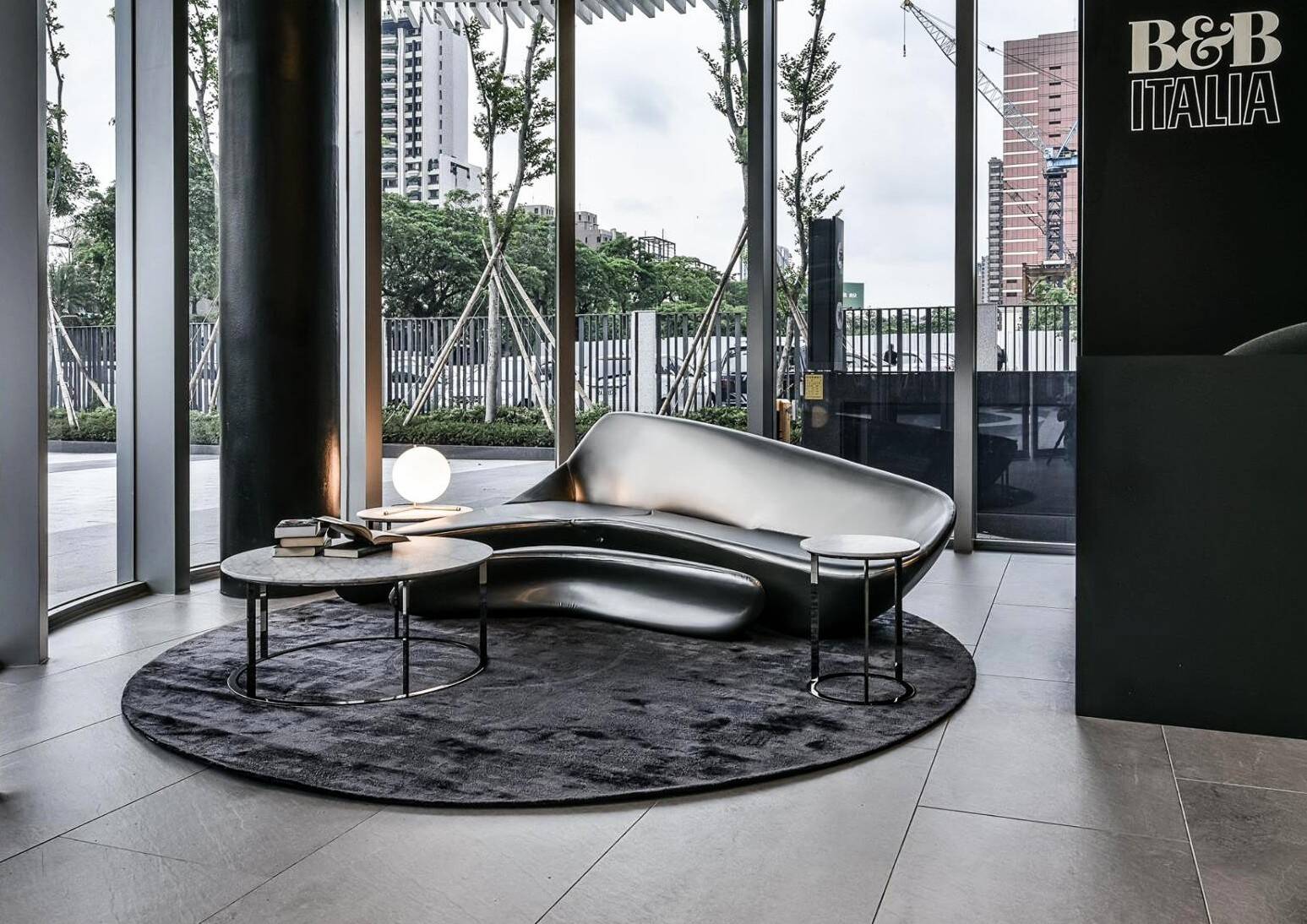 Istos dark gray round rug best price