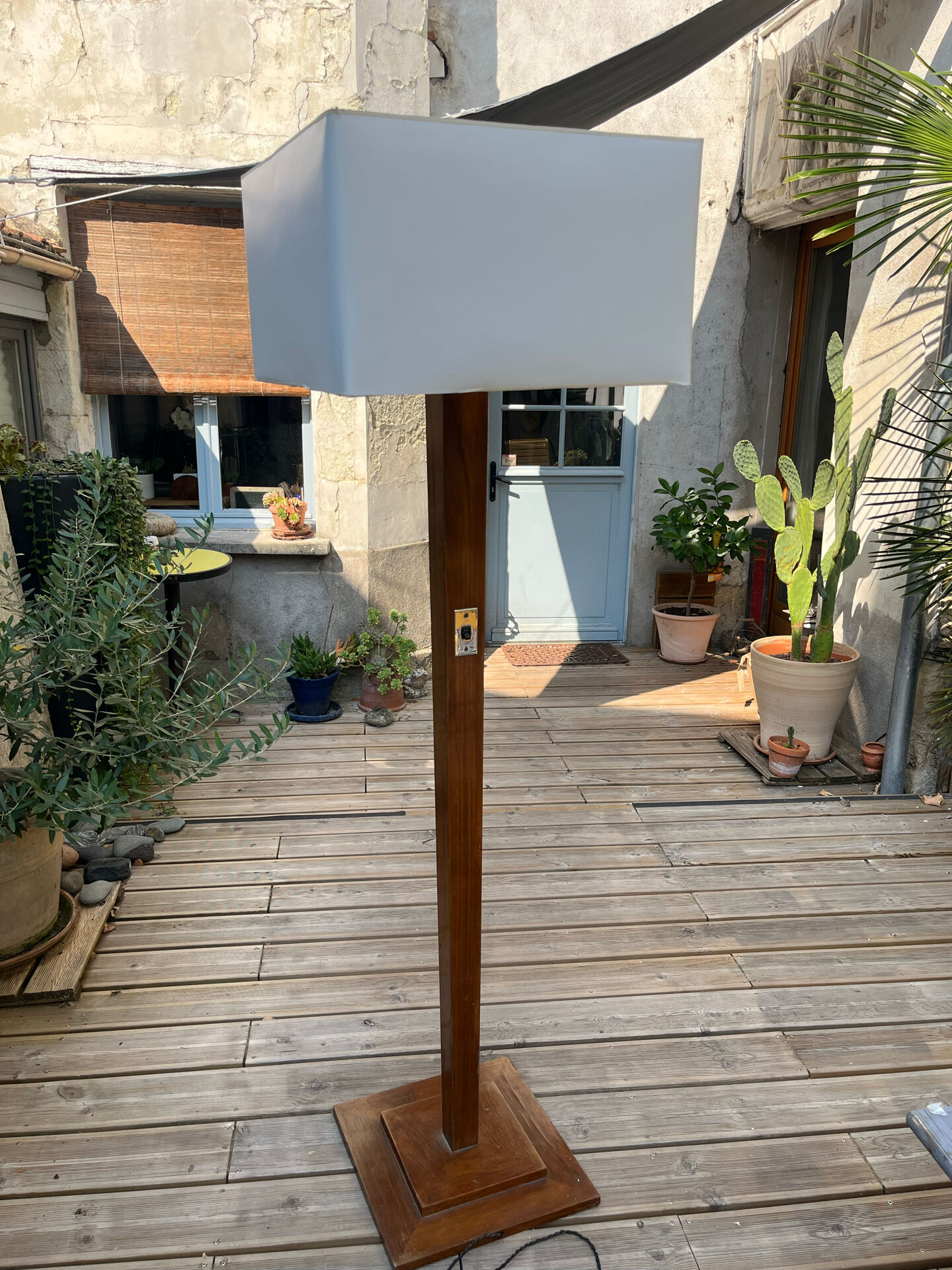 Floor lamp