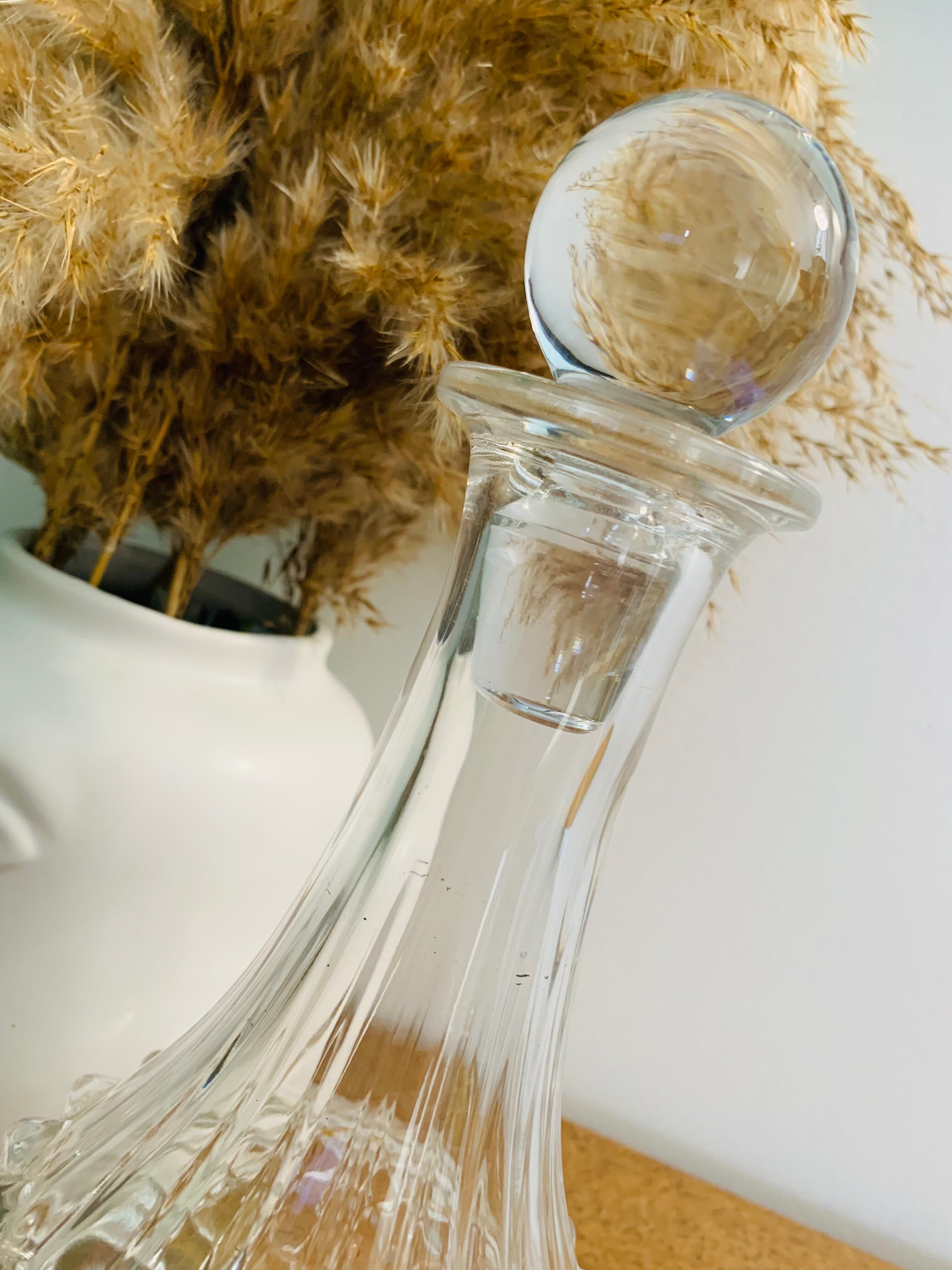 Glass decanter and stopper thereof