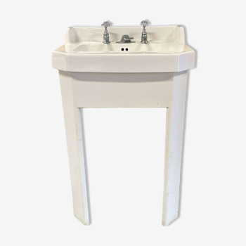 Lavabo des années 1940 de style art déco sur une base en bois