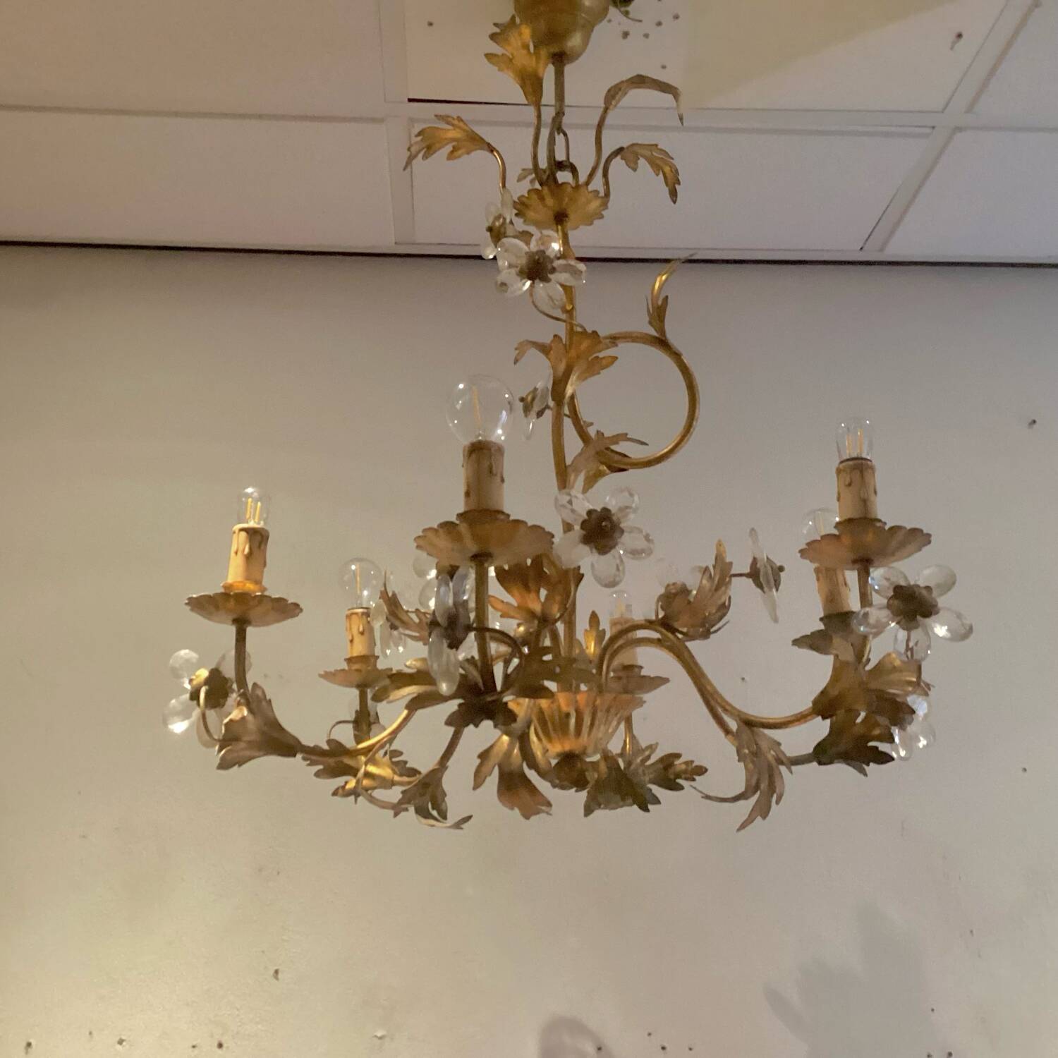 Lustre en métal doré et fleurs en verre, 1970