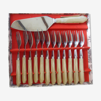 Set 12 forks and dessert shovel, stainless steel blade and Thiers horn handle