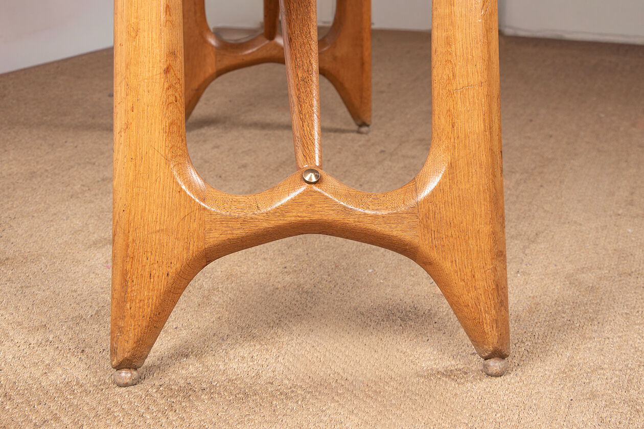 Large extendable dining table in oak by Guillerme and Chambron 1960.