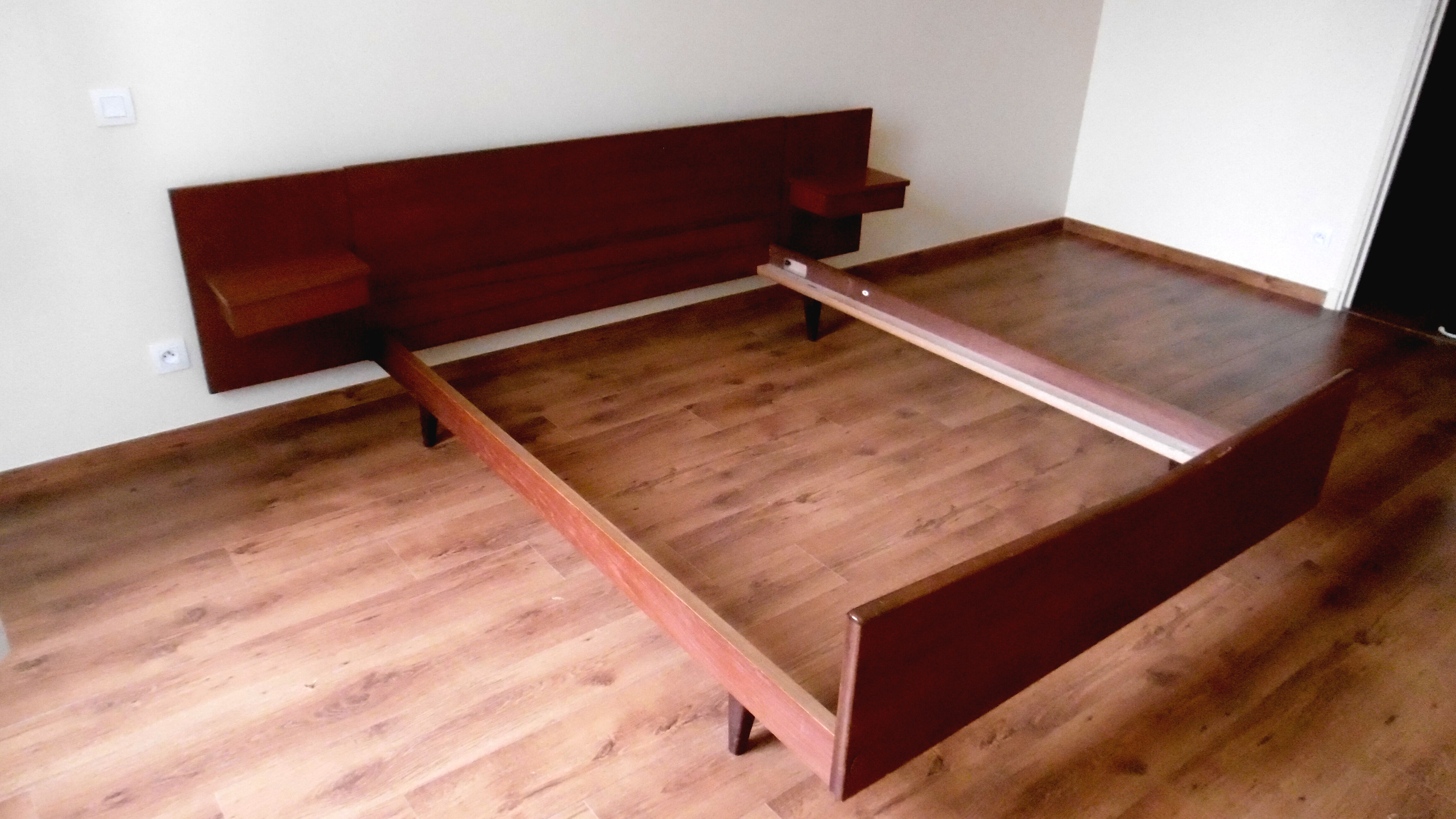 Scandinavian style bed in 140 with two integrated nightstands