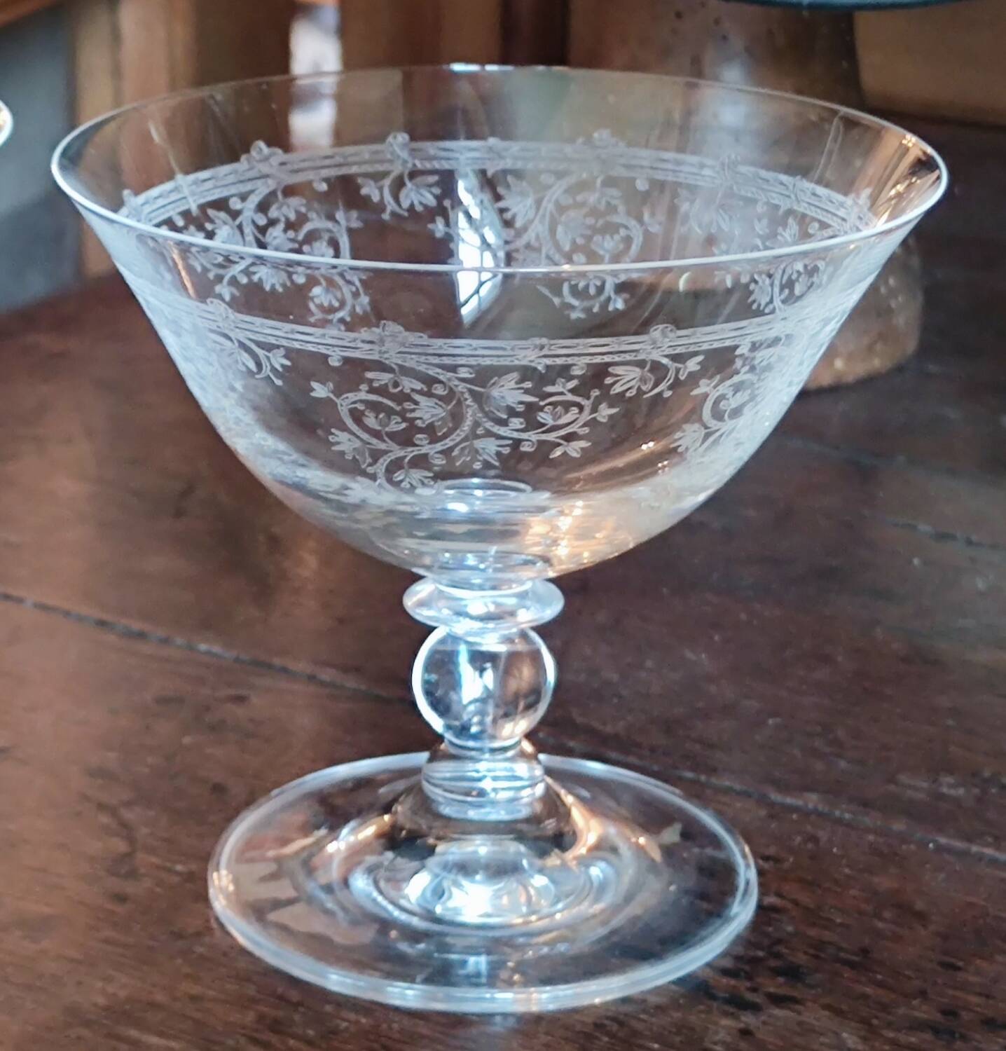 Anciennes coupes à champagne XL décor ciselé