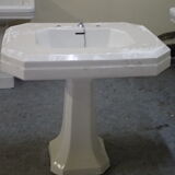 Sink, flared column at the bottom