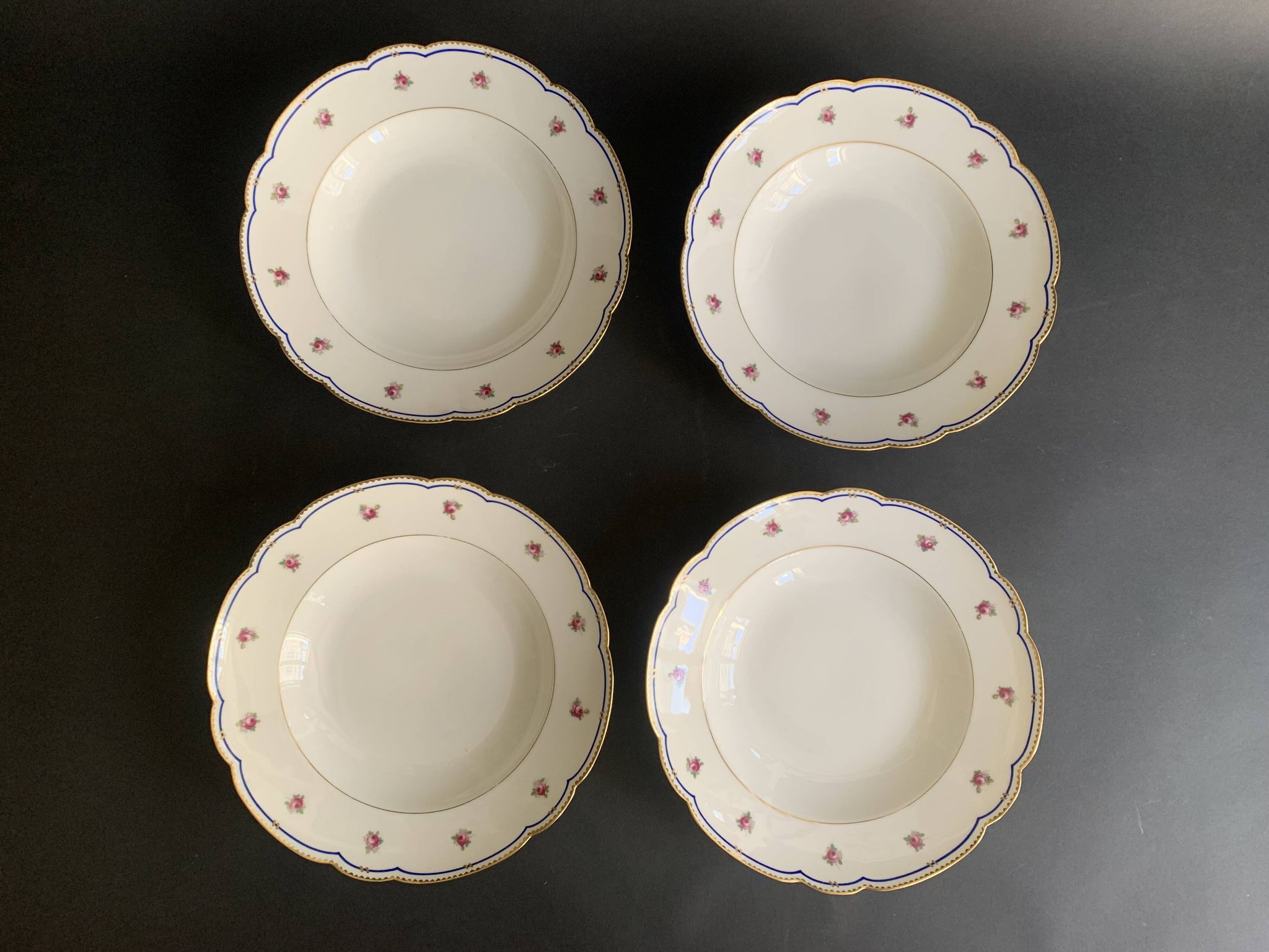 4 soup plates in Paris porcelain, "A la Reine" model, 1890, Damo