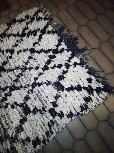 Ancient Berber carpet - 110x220cm