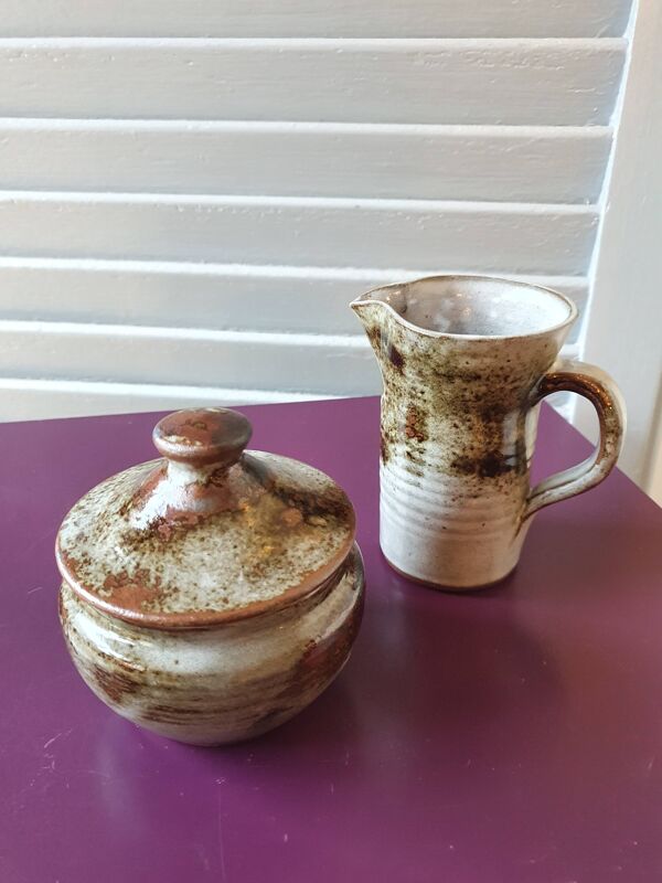 Théières, pot à lait et sucrier en grès