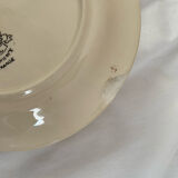 7 assiettes anciennes de Longwy beige