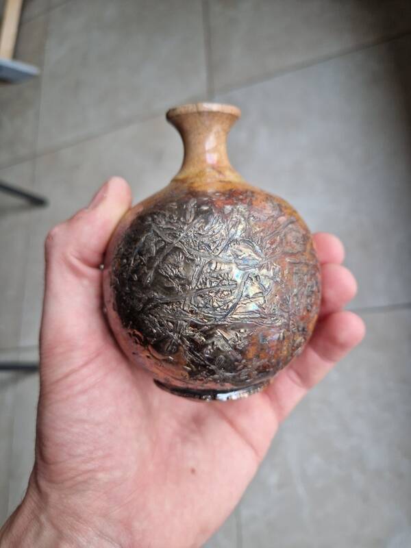 Gisèle Buthod-Garcon (Née en 1954) - Vase boule en céramique émaillée beige