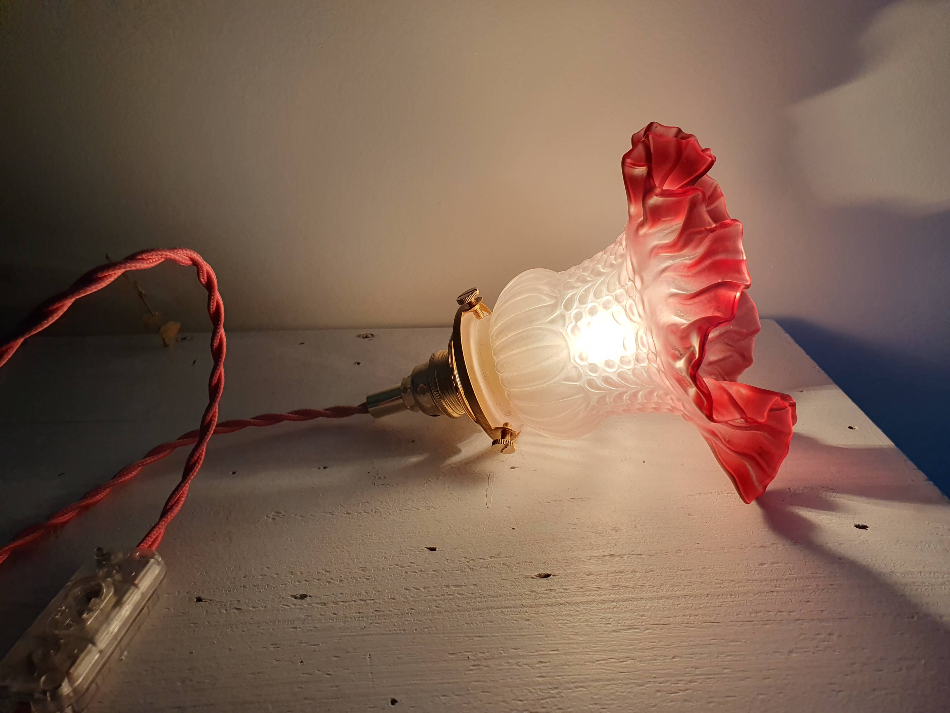 Baladeuse/ lampe/ suspension tulipe rose et doré vintage