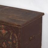 Antique wedding chest with raised plant decoration (circa 1820)