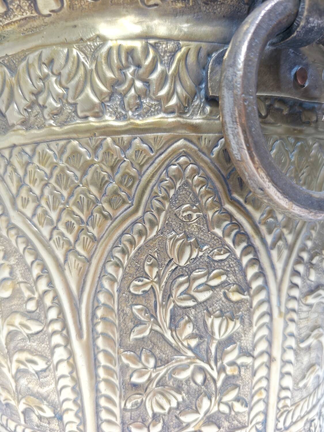 Macetero de bronce. España, 1980s.