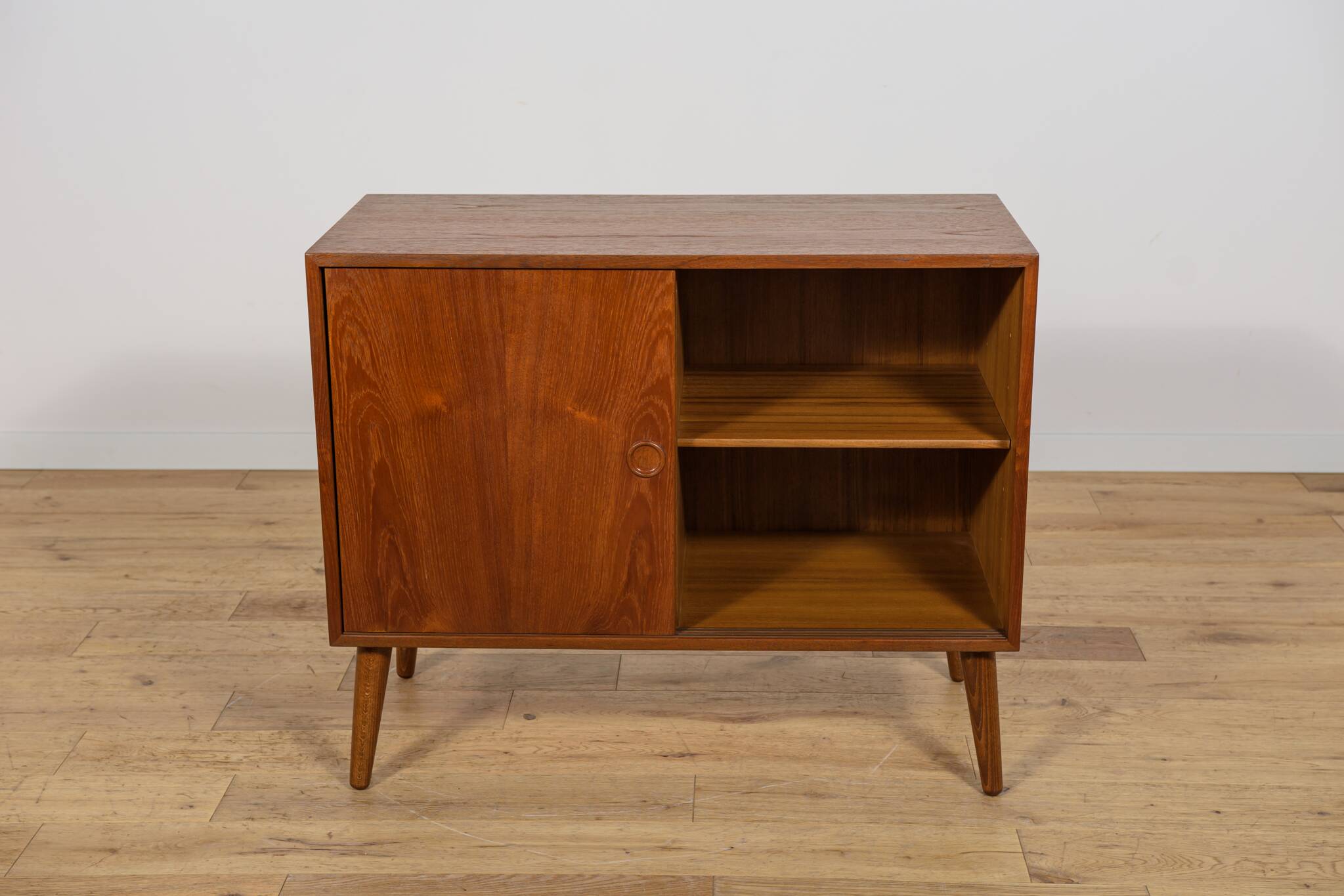 Petit buffet en teck du milieu du siècle de Feldballes Møbelfabrik, Danemark, 1960