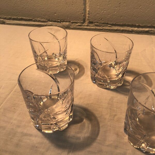 Ensemble de 5 petits verres en cristal  Saint Louis