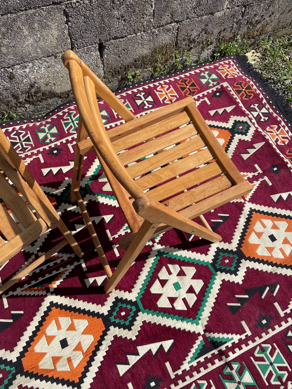 Pair of 80' folding chairs