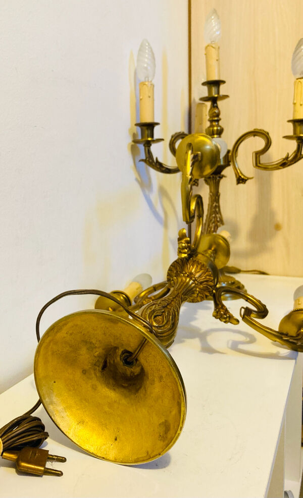 Grandes lampes de table en bronze massif, décors feuilles d’acanthes