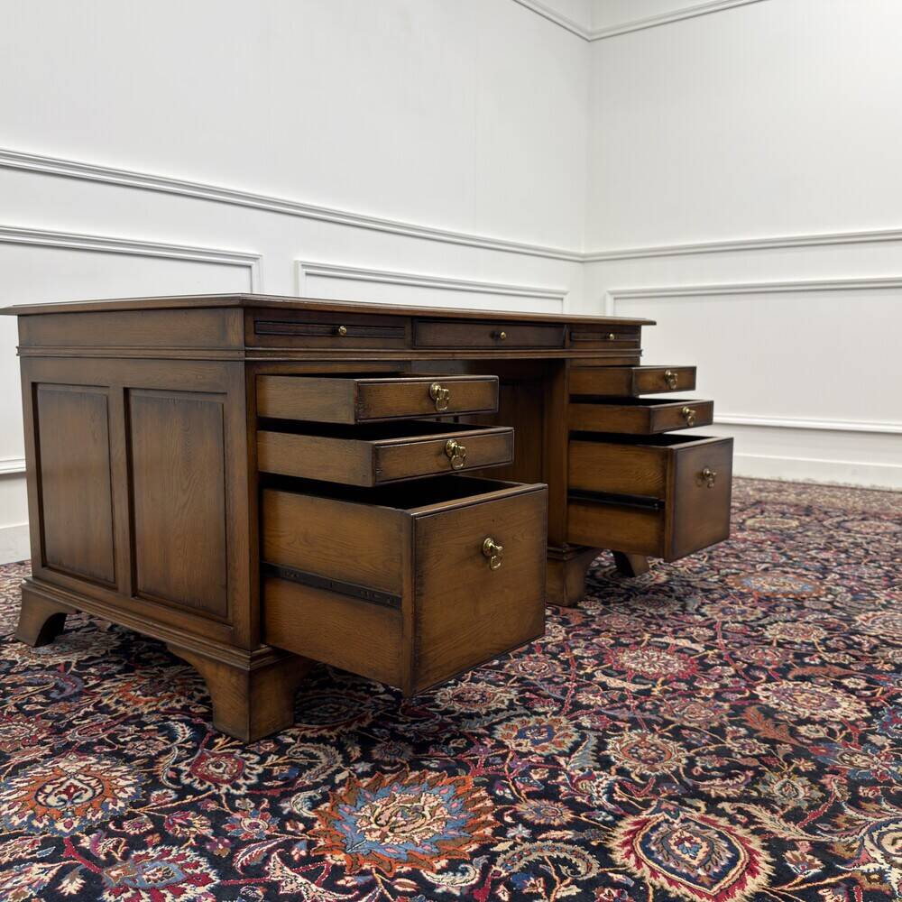 Bureau Chesterfield RAC Classic English