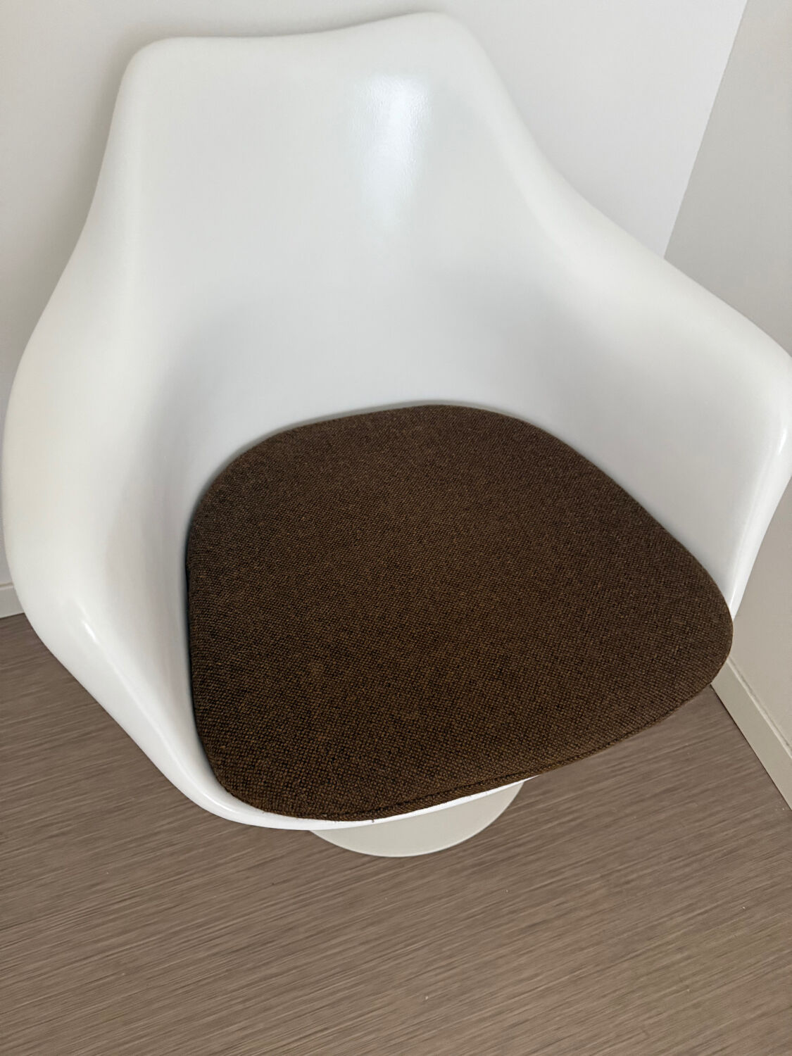 Knol armchair